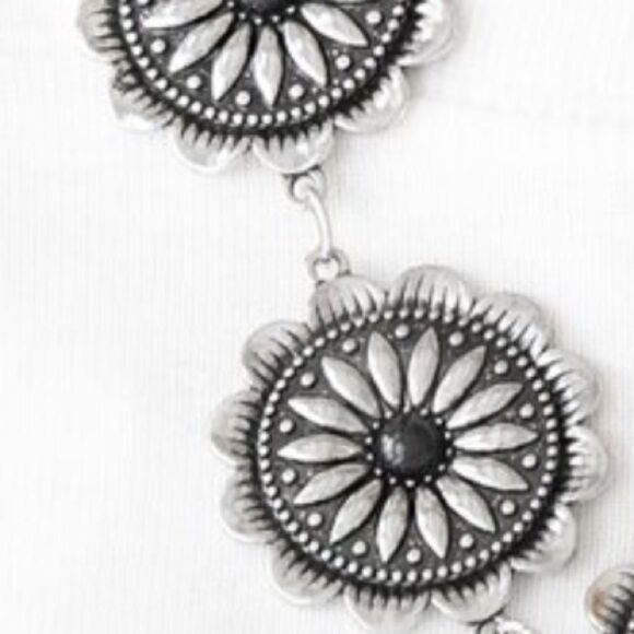 Floral Necklace & Earrings - Picture 6 of 6